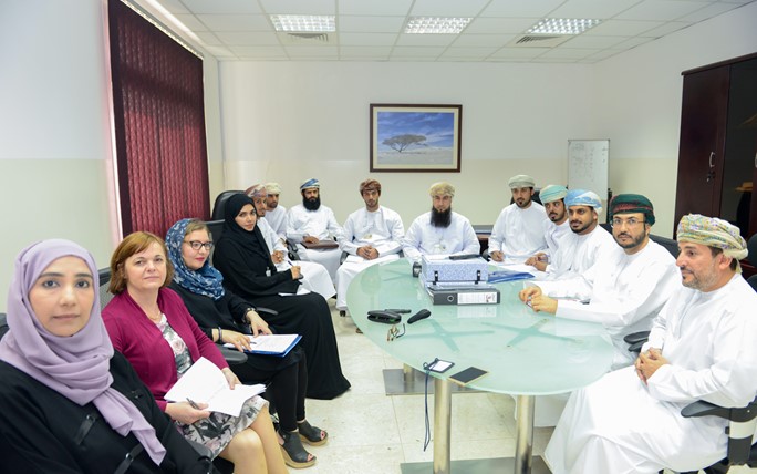 <p>استقبلت وزارة البيئة والشؤون المناخية وفدا ايطالي حيث تاتي الزيارة لتنفيذ  برنامج ادارة المواصفات والوثائق المصنفة في الارشيف الحديث بالتعاون مع المعهد الدولي في تريستي بايطاليا وبالتنسيق مع هيئة الوثائق والمحفوظات الوطنية ، حيث تهدف هذه الزيارة الى تدريب الفريق من الجانبين على آليات المتابعة والضبطية القضائية فيما يخص ادارة الوثائق بالجهات المعنية وياتي اختيار وزارة البيئة والشؤون المناخية من منطلق التعاون القائم بين الهيئة والوزارة في الاشراف على تدريب مختلف الجهات الحكومية ، وقال يعقوب بن سالم المحروقي مدير دائرة المتابعة والدعم الفني بمكتب رئيس هيئة الوثائق والمحفوظات الوطنية باهمية هذه المبادارت لتنمية الموارد البشرية من حيث الاطلاع على تجارب الدول في هذا المجال واكتساب الخبرات الفنية والادارية منهم ، كما اشارت فريدة بن سالم البلوشية مديرة دائرة الوثائق بالوزارة يهدف هذا البرنامج الى الارتقاء بالعمل وتجويده فيما يتعلق بالوثائق وافضل الممارسات في ادارتها من خلال تجارب الدول التي سبقتنا في هذا المجال .</p>