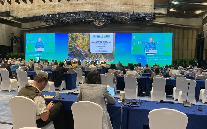 <div></div>
<div>تشارك سلطنة عُمان ممثلة بهيئة البيئة وأمانة اللجنة الوطنية العمانية للتربية والثقافة والعلوم في أعمال المؤتمر العالمي الخامس لمحميات الإنسان والمحيط الحيوي، الذي تستضيفه مدينة هانغتشو الصينية خلال الفترة من 22 إلى 25 سبتمبر 2025.</div>
<div></div>
<div>وشارك الوفد العُماني في الجلسات النقاشية للمؤتمر، ومن بينها جلسة