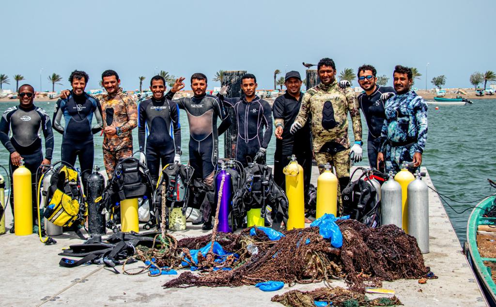 <p>Voluntary work is not limited to the plains and beaches, and work does not stop at hardship and difficulties. There are those who dive into the depths of the sea volunteering for the Omani environment and protecting its natural vocabulary under the sea.<br />The volunteer team 