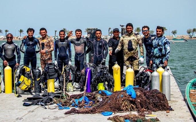 <p>Voluntary work is not limited to the plains and beaches, and work does not stop at hardship and difficulties. There are those who dive into the depths of the sea volunteering for the Omani environment and protecting its natural vocabulary under the sea.<br />The volunteer team