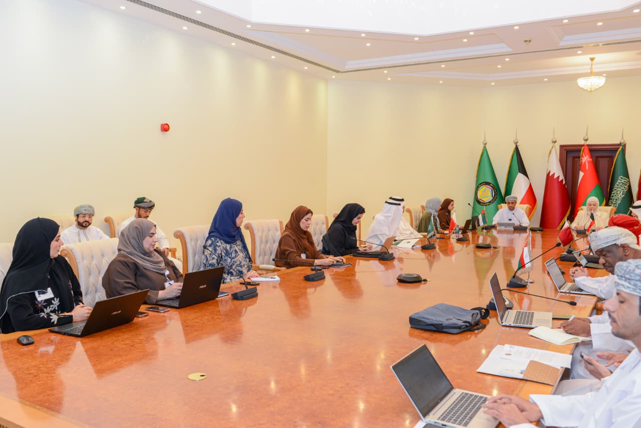 <div></div>
<div>تنظم هييه البيئه بسلطنه عمان وبالتعاون مع برنامج الأمم المتحدة للبيئة (UNEP) لمكتب الاقليمي لغرب آسيا، لاجتماع التحضيري الإقليمي للدورة السابعة لجمعية الأمم المتحدة للبيئة (UNEA-7) يومي 23 و24 سبتمبر 2025 في النادي الدبلوماسي بمسقط، وذلك بحضور سعادة الدكتور عبدالله بن علي العمري رئيس هيئة البيئة ورئيس الدورة السابعة لجمعية الأمم المتحدة للبيئة، وسعادة سامي ديماسي المدير والممثل الاقليمي لبرنامج الأمم المتحدة للبيئة لمكتب غرب آسيا.</div>
<div></div>
<div>ويهدف الاجتماع إلى توحيد الرؤى الإقليمية وتعزيز الحلول البيئية المستدامة استعداداً للقاء البيئي العالمي المقرر عقده في ديسمبر 2025 بنيروبي تحت شعار  تعزيز الحلول المستدامة  من أجل كوكب مرن