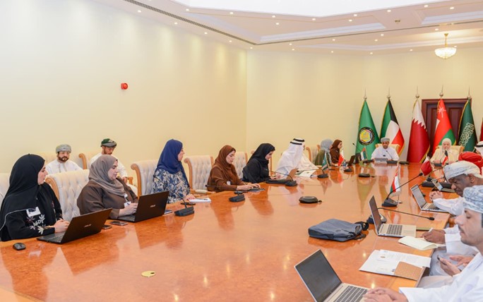 <div></div>
<div>تنظم هييه البيئه بسلطنه عمان وبالتعاون مع برنامج الأمم المتحدة للبيئة (UNEP) لمكتب الاقليمي لغرب آسيا، لاجتماع التحضيري الإقليمي للدورة السابعة لجمعية الأمم المتحدة للبيئة (UNEA-7) يومي 23 و24 سبتمبر 2025 في النادي الدبلوماسي بمسقط، وذلك بحضور سعادة الدكتور عبدالله بن علي العمري رئيس هيئة البيئة ورئيس الدورة السابعة لجمعية الأمم المتحدة للبيئة، وسعادة سامي ديماسي المدير والممثل الاقليمي لبرنامج الأمم المتحدة للبيئة لمكتب غرب آسيا.</div>
<div></div>
<div>ويهدف الاجتماع إلى توحيد الرؤى الإقليمية وتعزيز الحلول البيئية المستدامة استعداداً للقاء البيئي العالمي المقرر عقده في ديسمبر 2025 بنيروبي تحت شعار  تعزيز الحلول المستدامة  من أجل كوكب مرن